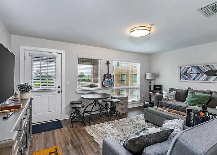 1062 Riverfront