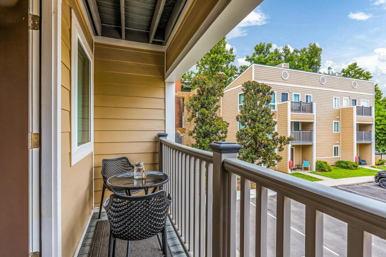 1062 Riverfront Apartment *